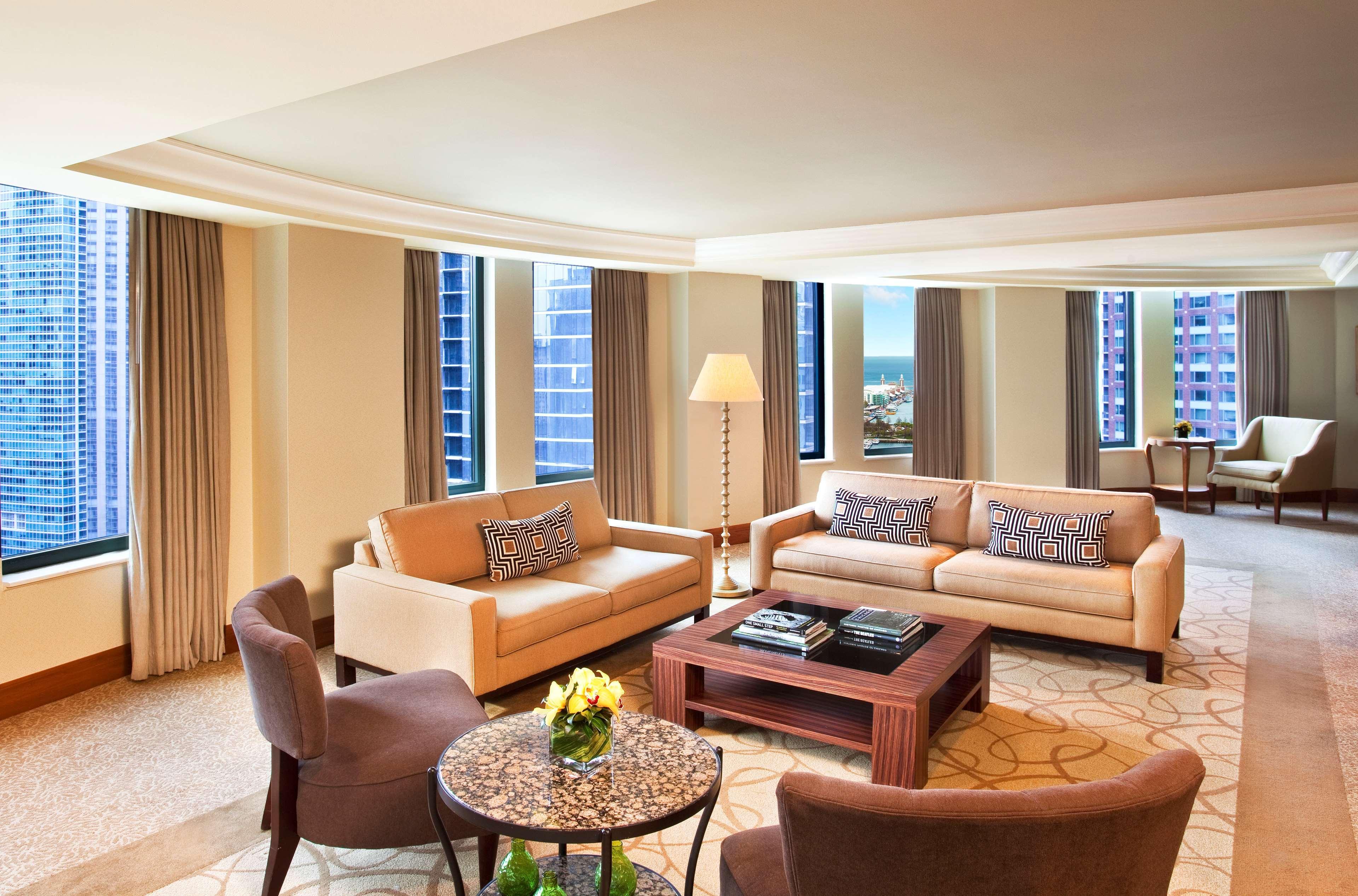 Sheraton Grand Chicago Riverwalk Exterior foto