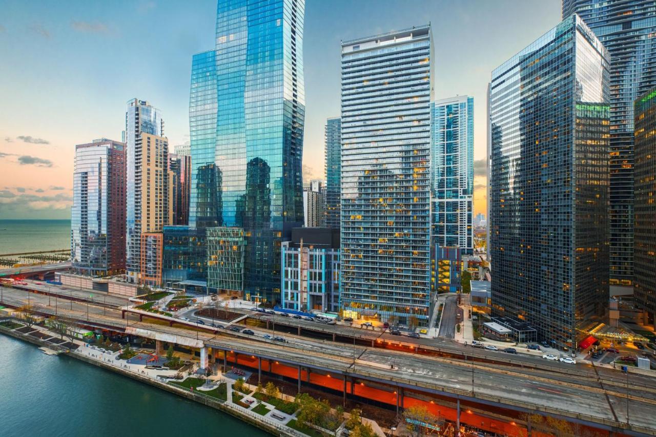 Sheraton Grand Chicago Riverwalk Exterior foto